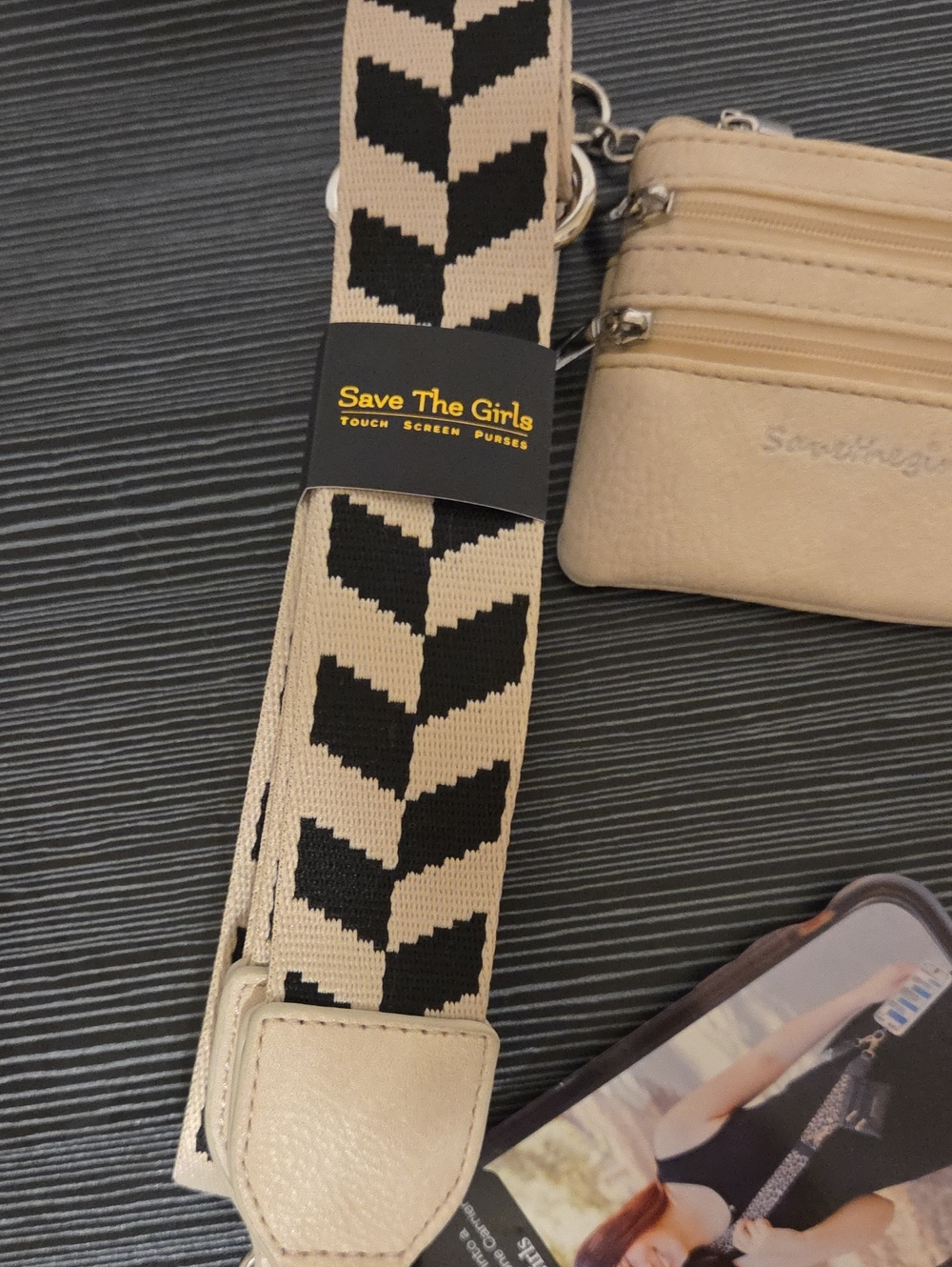 Save The Girls Clip & Go Crossbody Phone Strap Wallet Lanyard - NIB Chevron - Picture 2 of 5